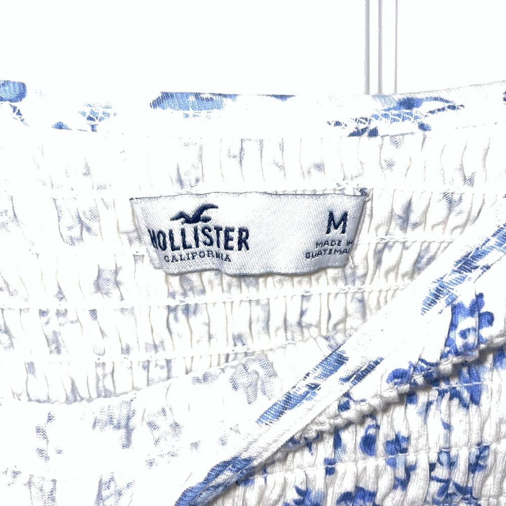 HOLLISTER ruffle top with blue flowers - Picture 2 of 3